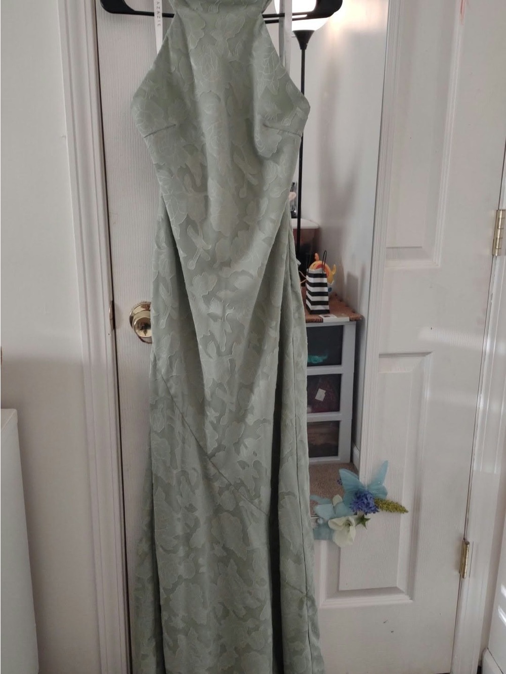 Elegant Light Sage Green Halter Evening Dress
